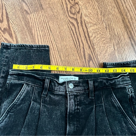 Abercrombie & Fitch Curve Love 80’s Ultra High Rise Mom Jean - Picture 8 of 10